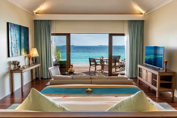Hurawalhi Island room