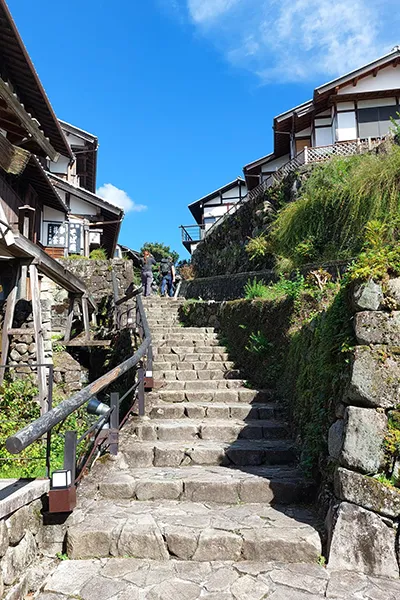 Chemin_02 Ancienne voie, datant de l’époque Edo qui relie Kyoto à Tokyo, Japon.